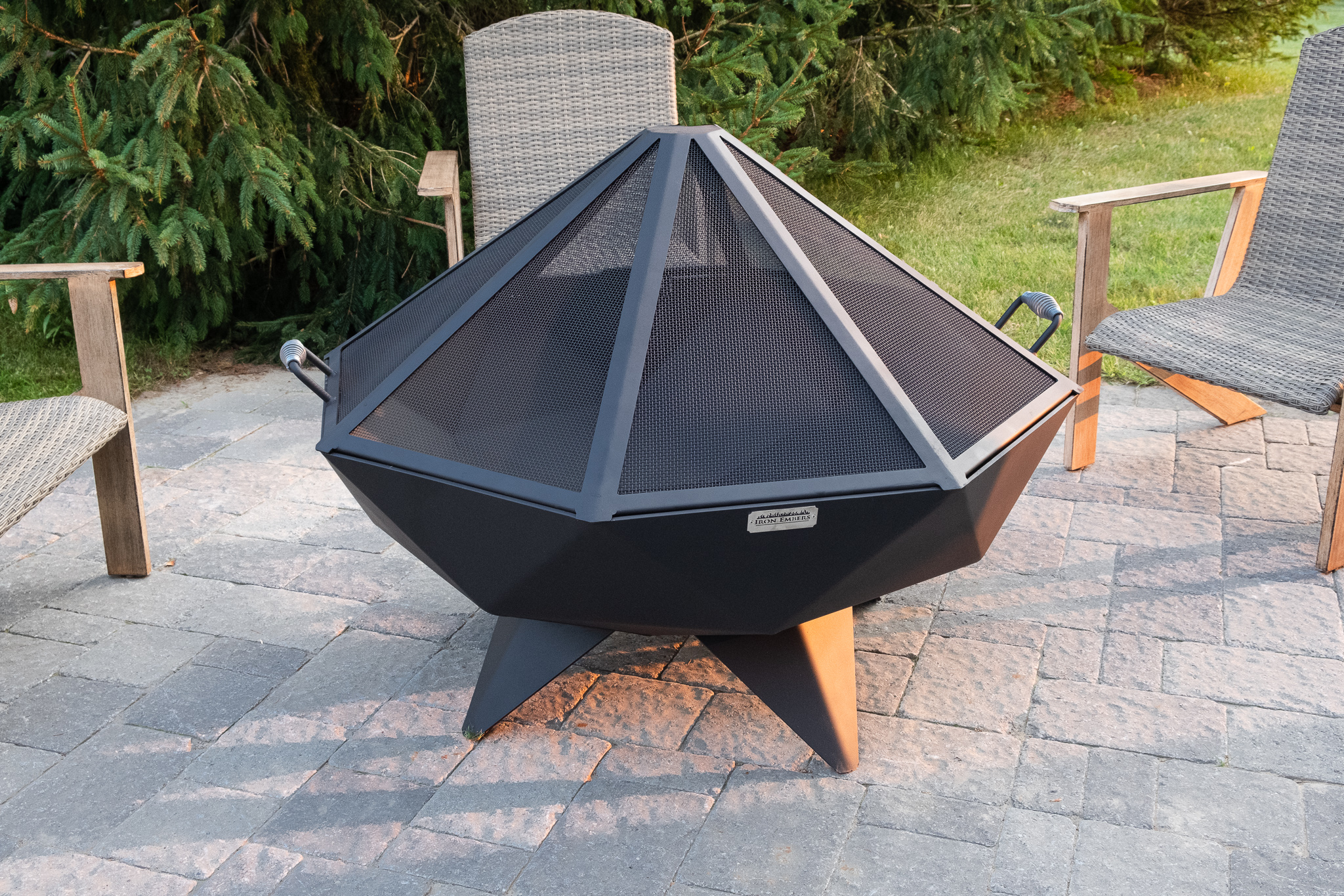 4′ Polygon Bowl Stainless Spark Screen Iron Embers