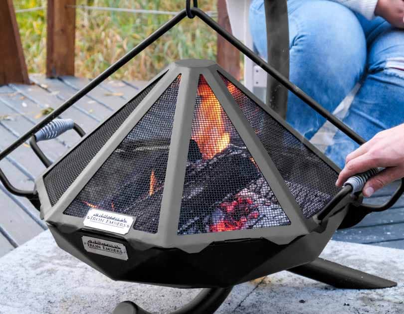 Adjusting the sparkscreen on small hanging fire pit